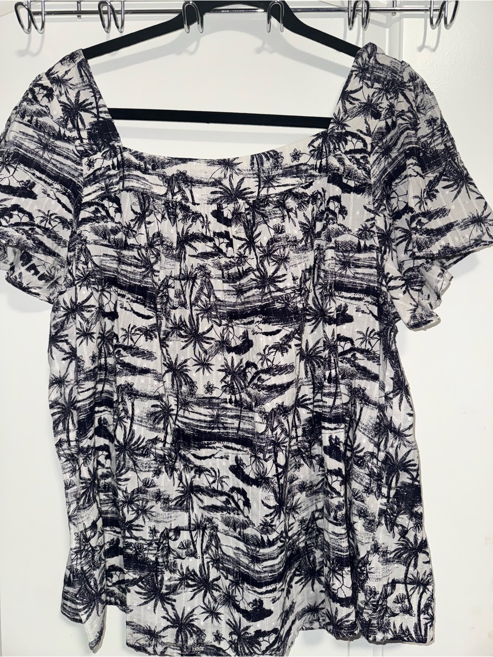 NWOT Torrid Square Neck Flutter Sleeve Top Tropical Print Size 1x